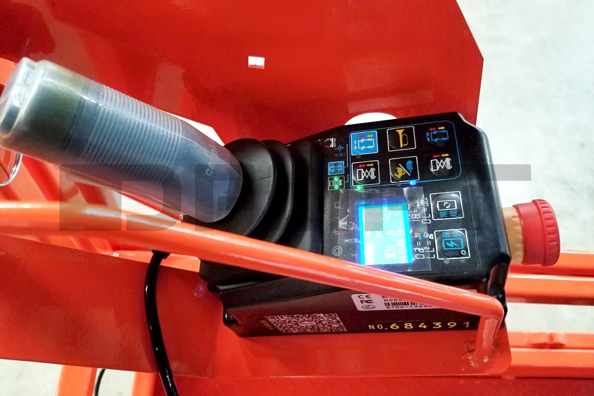self propelled scissor lift