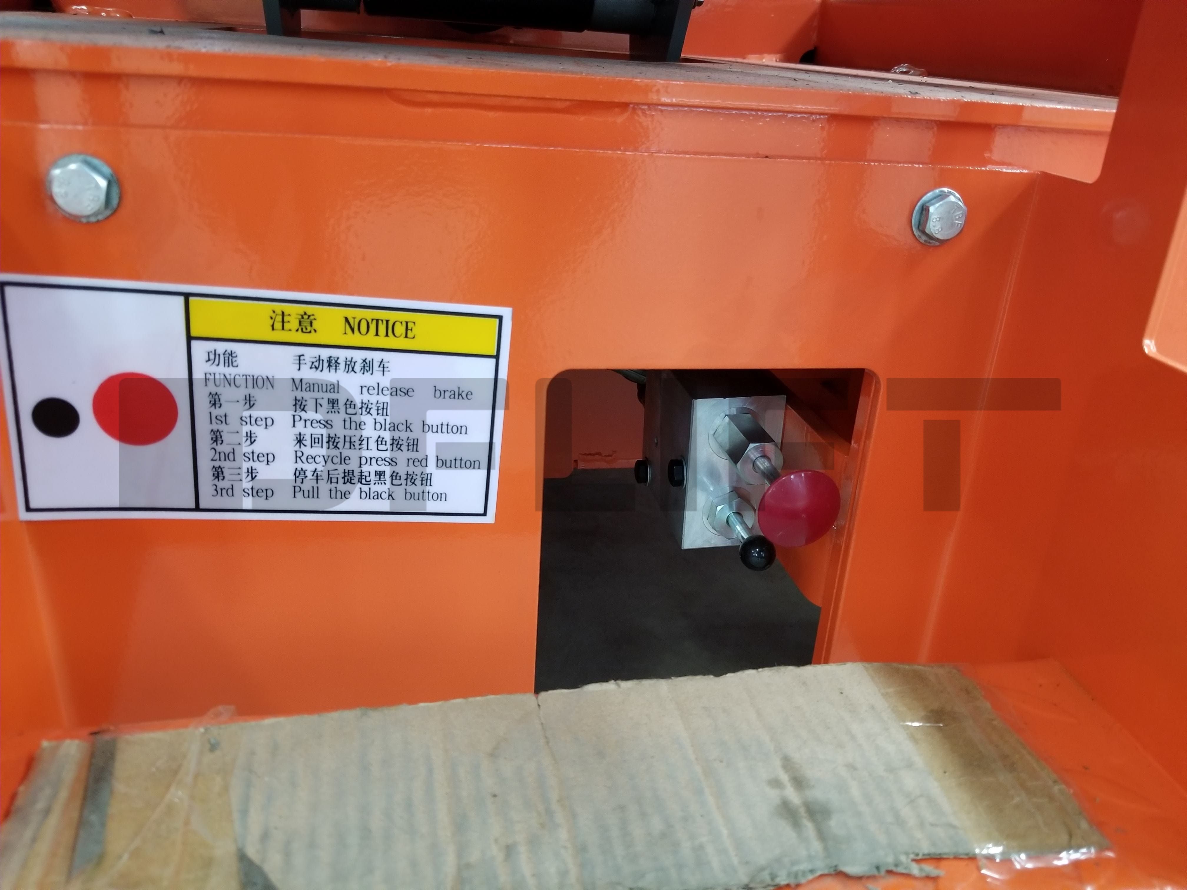 self propelled scissor lift