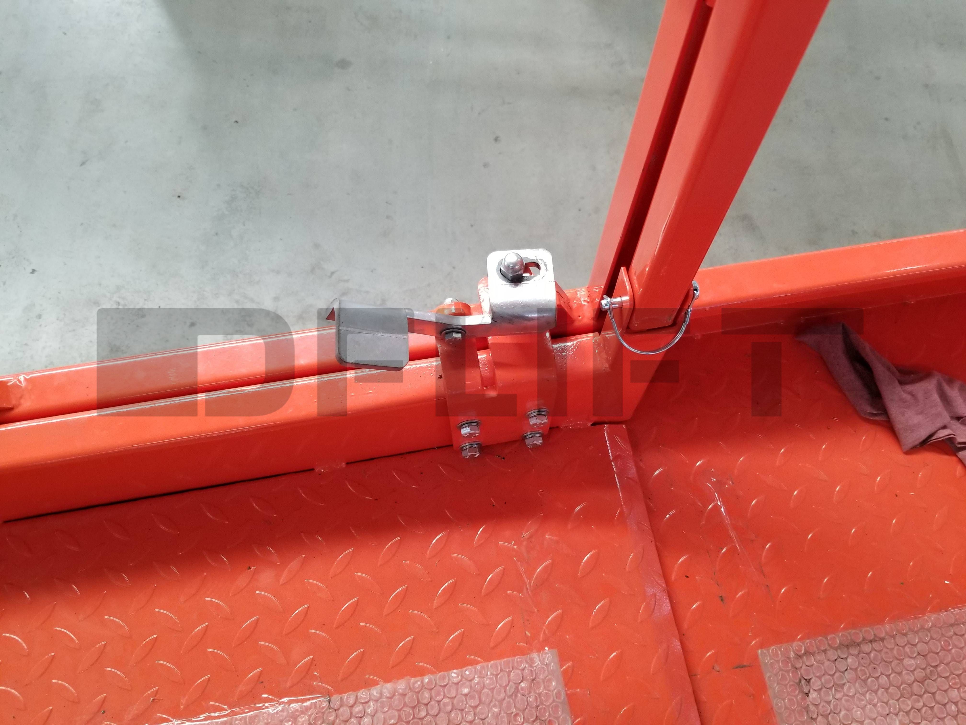 self propelled scissor lift