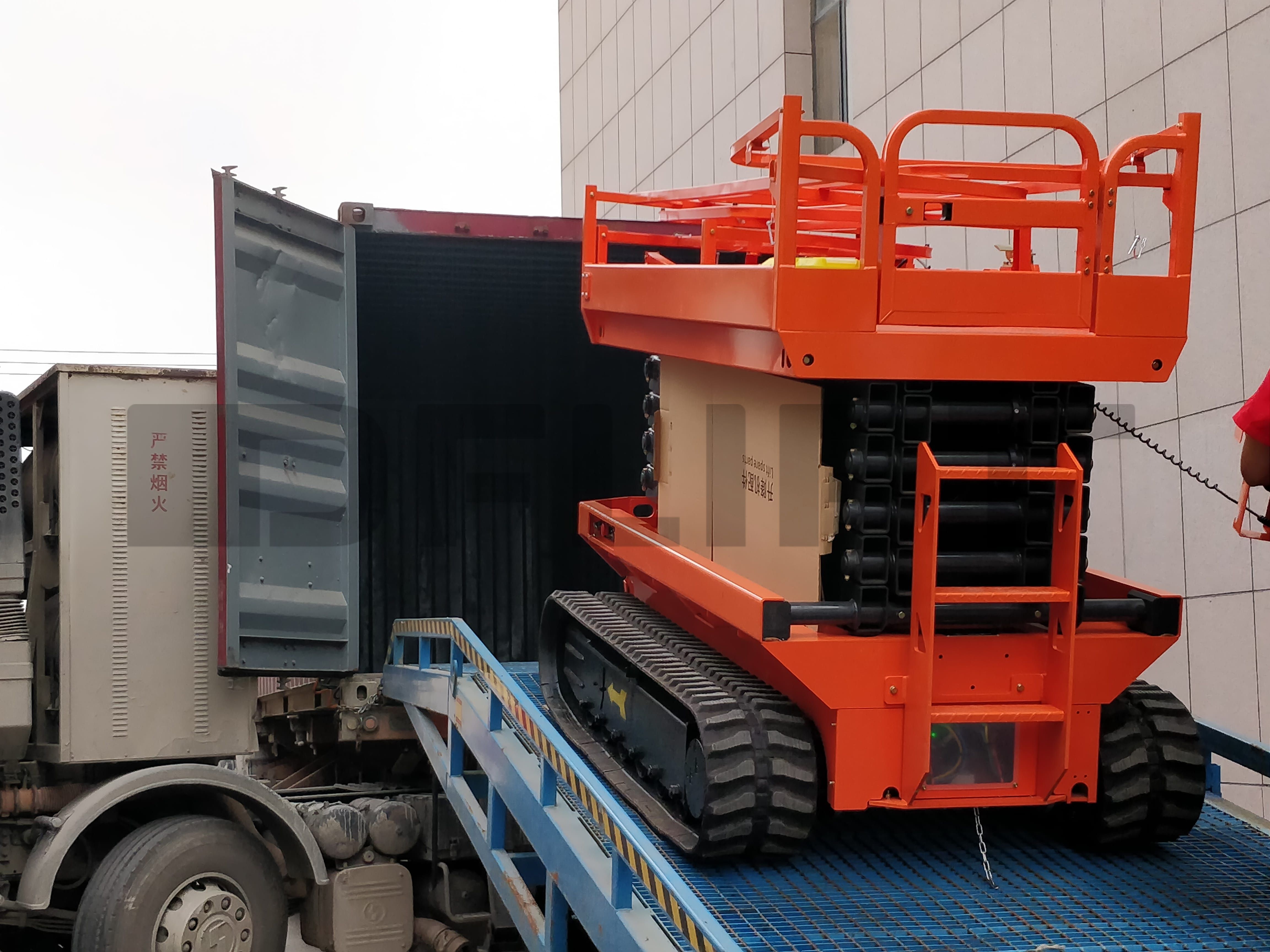 10m Crawler Scisssor Lift 2 Sets DFLIFT 10m-crawler-scisssor-lift-2-sets-dflift