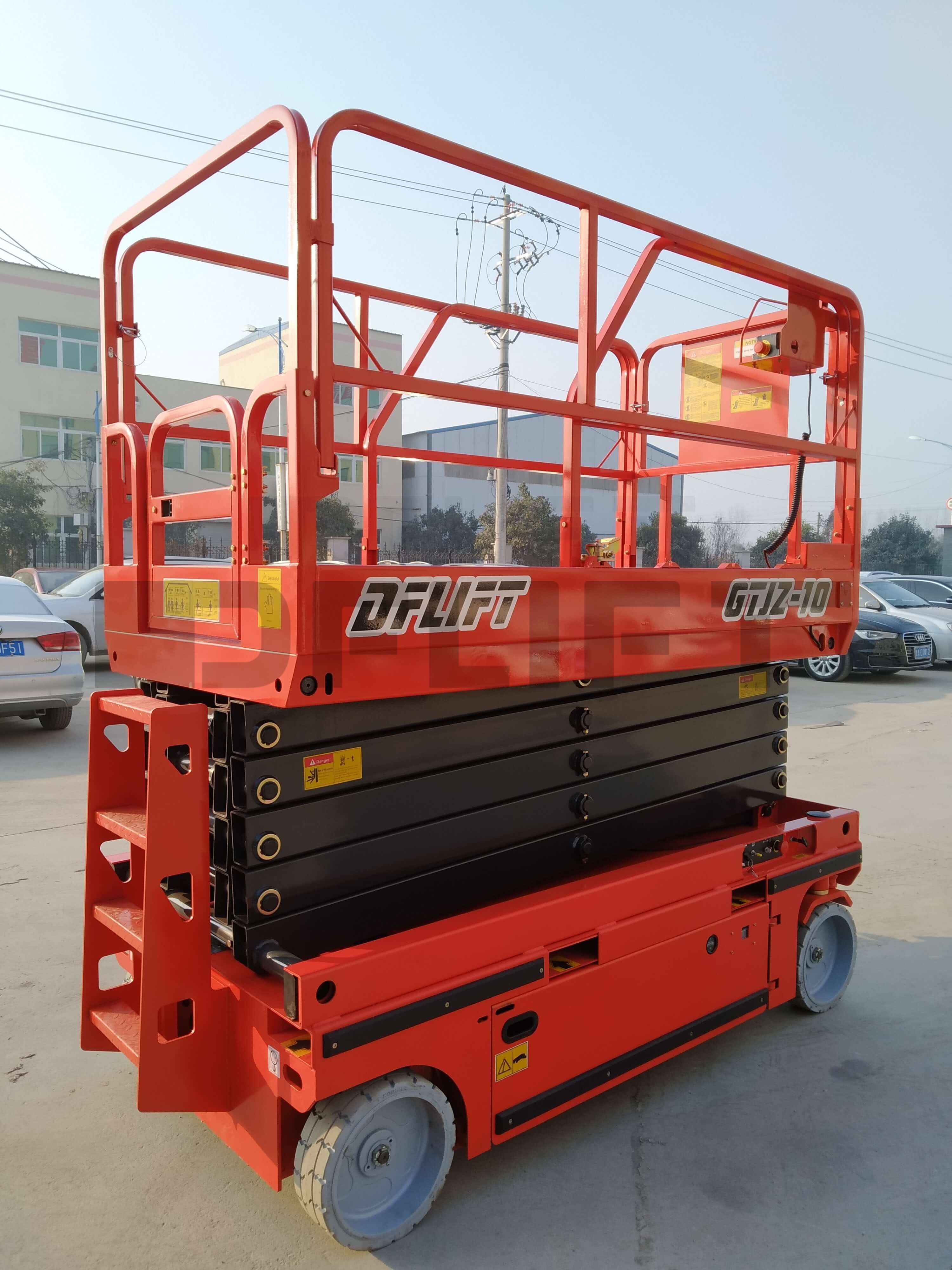 Self propelled scissor lift 2