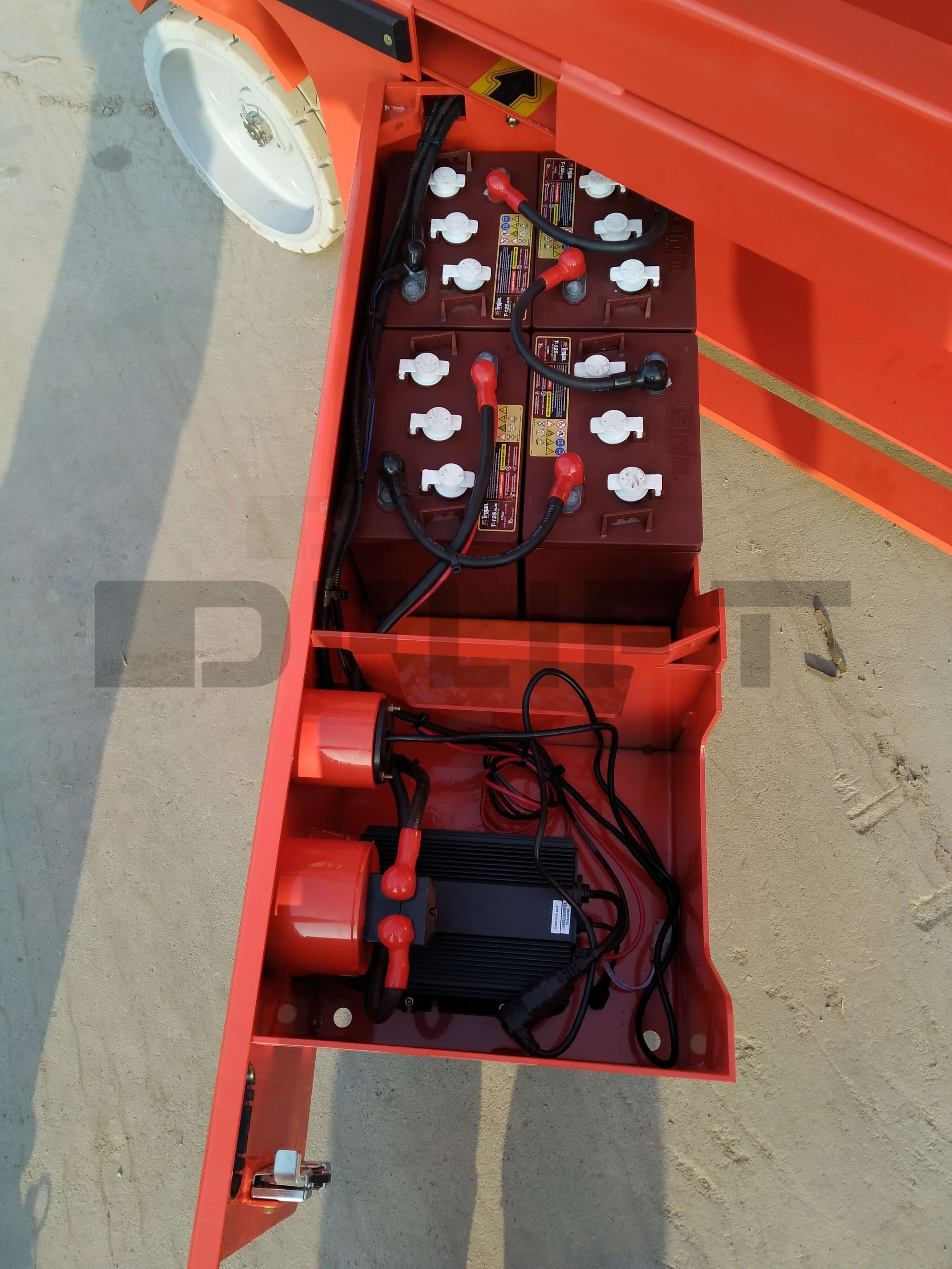 Self propelled scissor lift 4