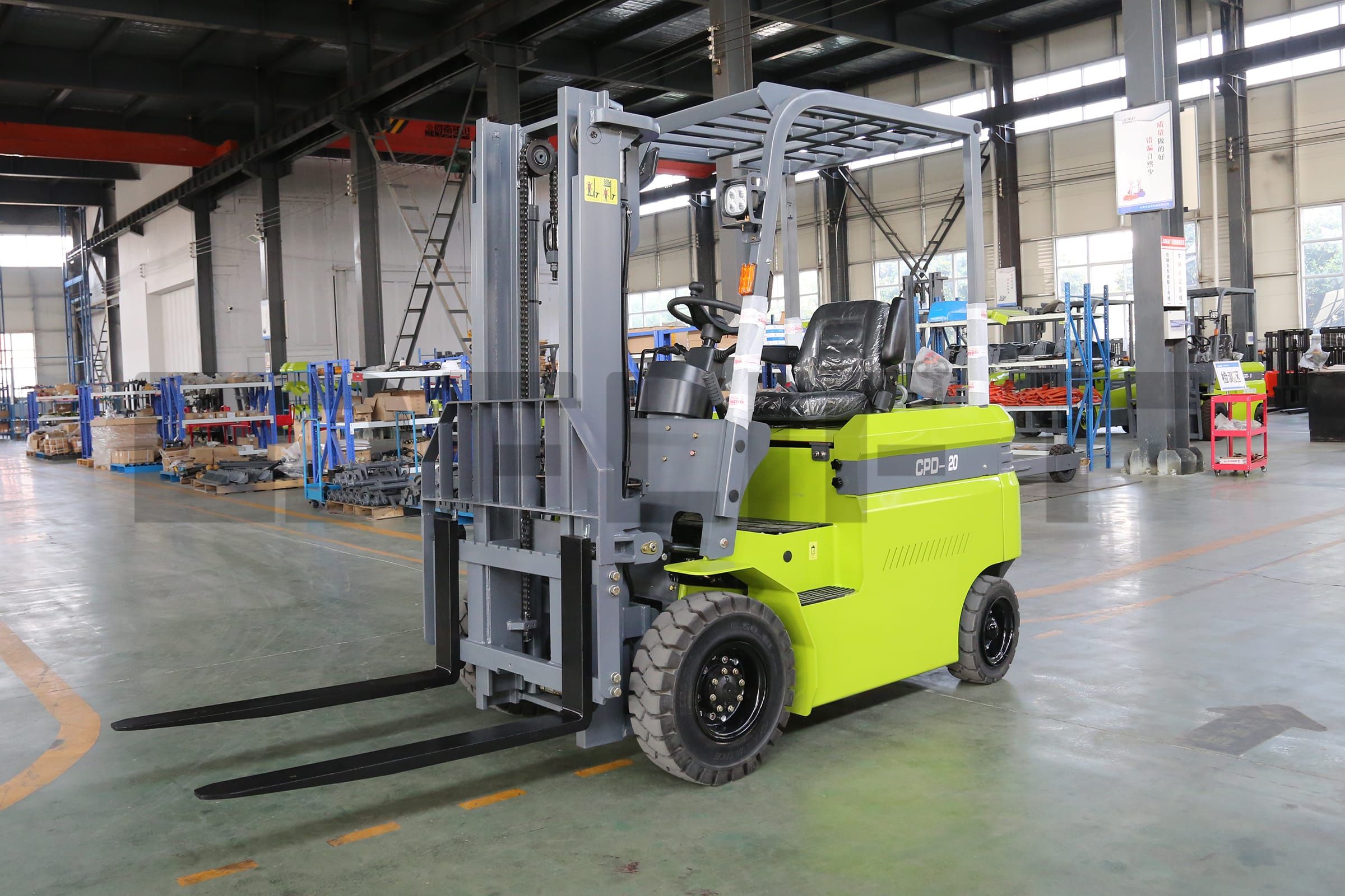 electric forklift ()