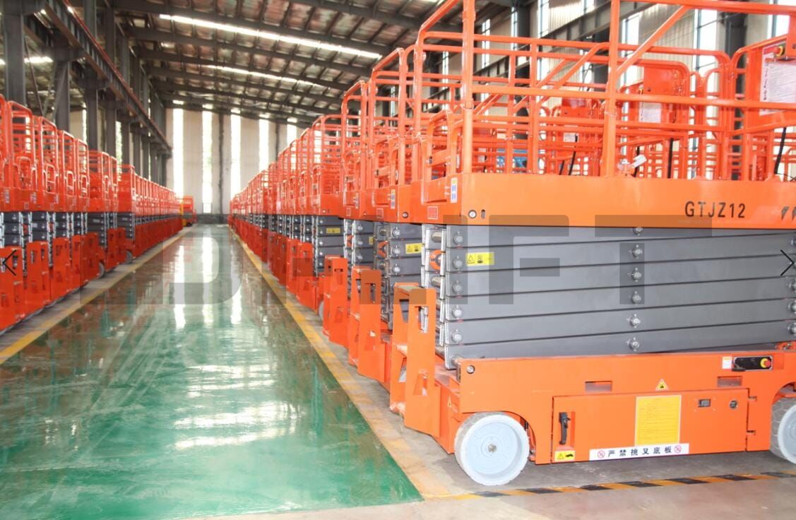 Self propelled scissor lift warehouse