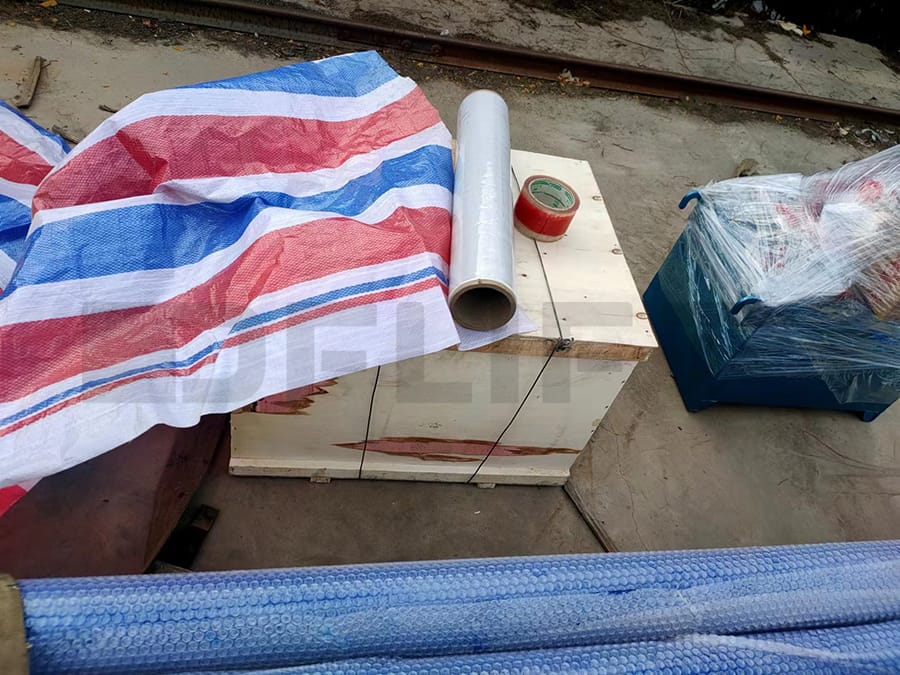 Packaged hydraulic cargo lift 2