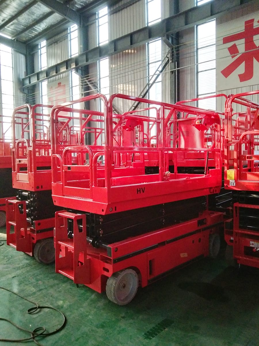 Self propelled scissor lift 1