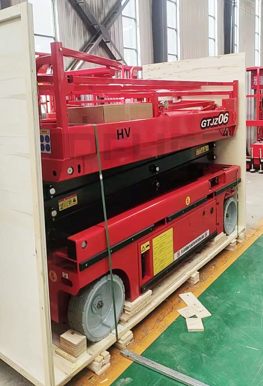 Self propelled scissor lift 3