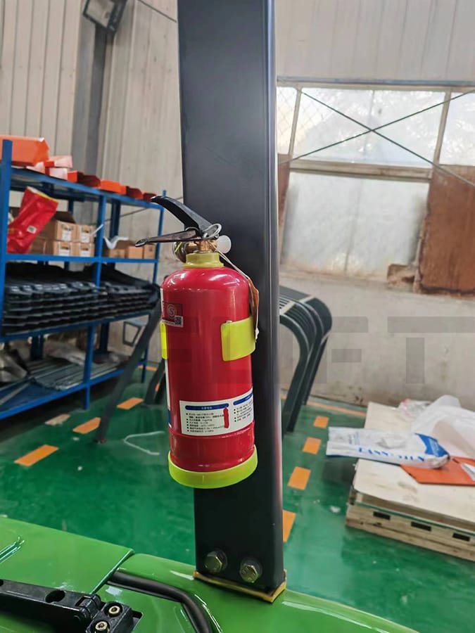 detalj av elektrisk gaffeltruck