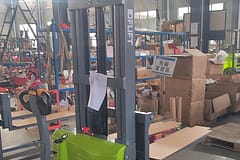 Electric pallet stacker