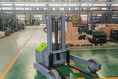 Outdoor pallet stacker 1 scaled