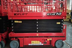 Self propelled scissor lift 1