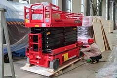 Self Propelled Scissor Lift 7