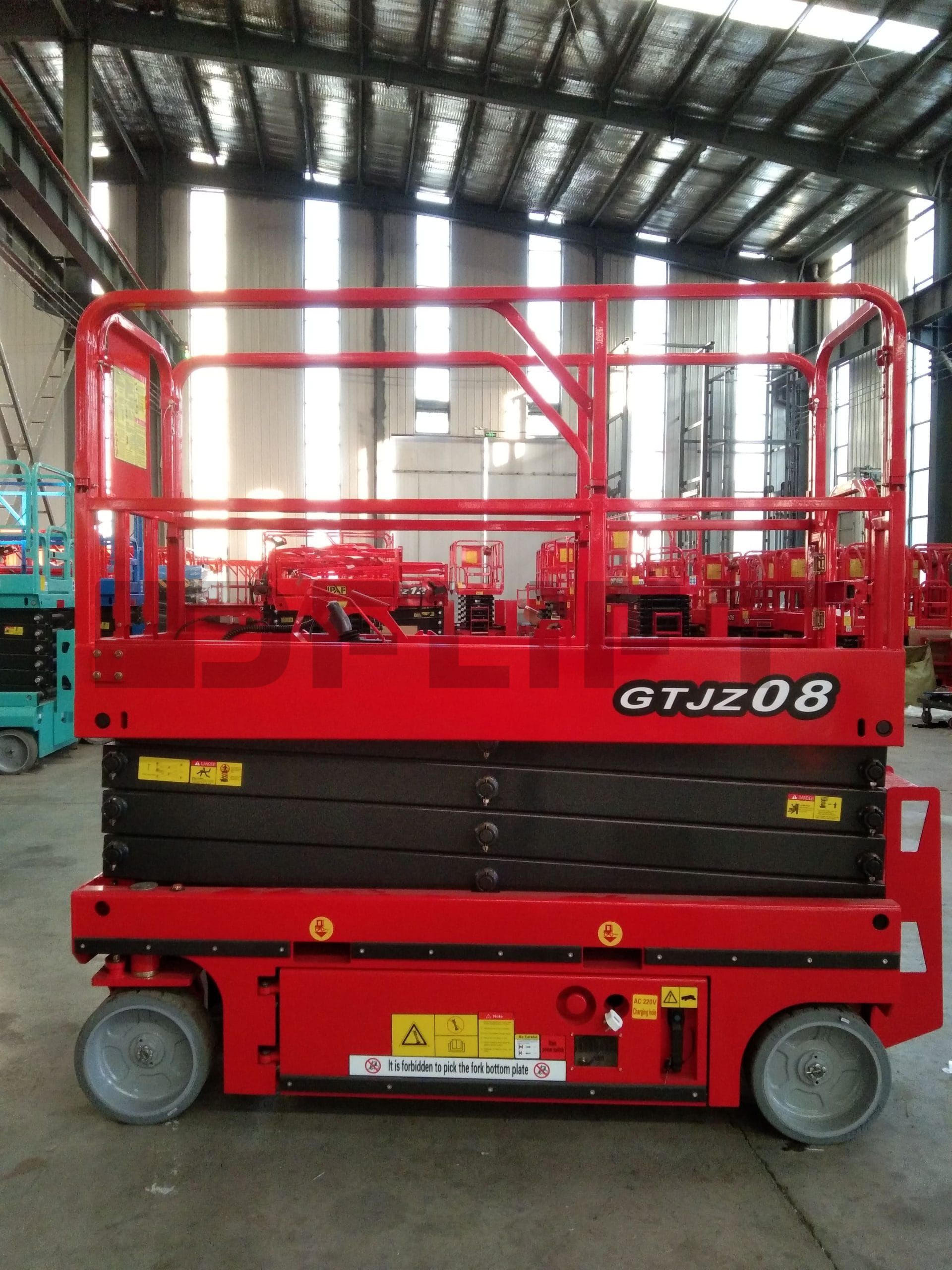 Self Propelled Scissor Lift 1 scaled