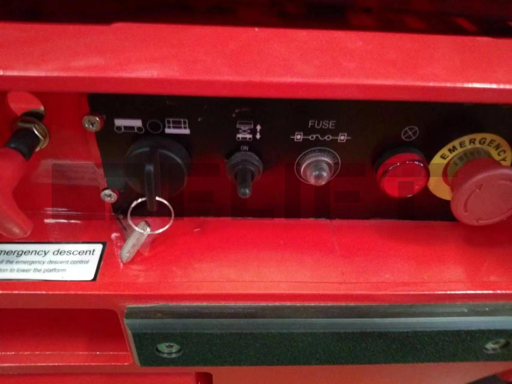 detail of self propelled scissor lift 1