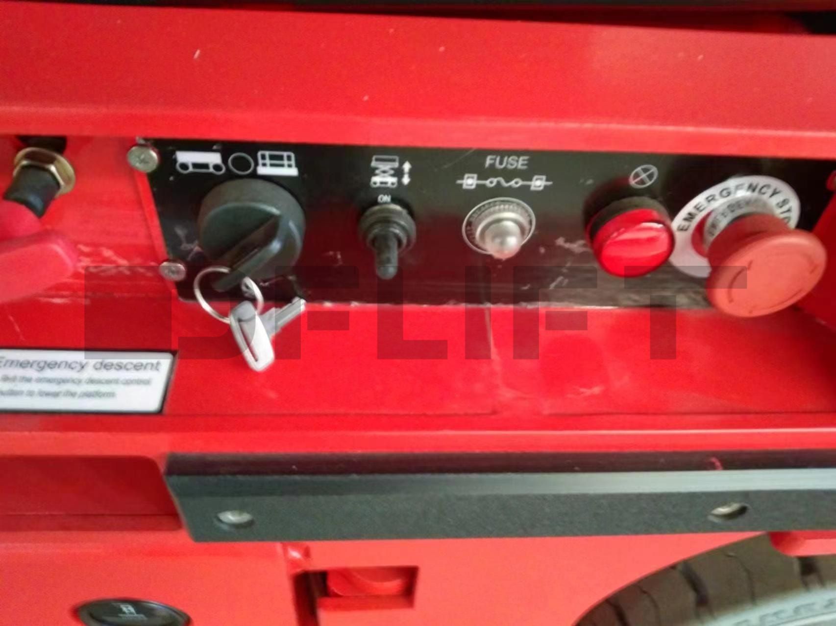 detail of self propelled scissor lift 2