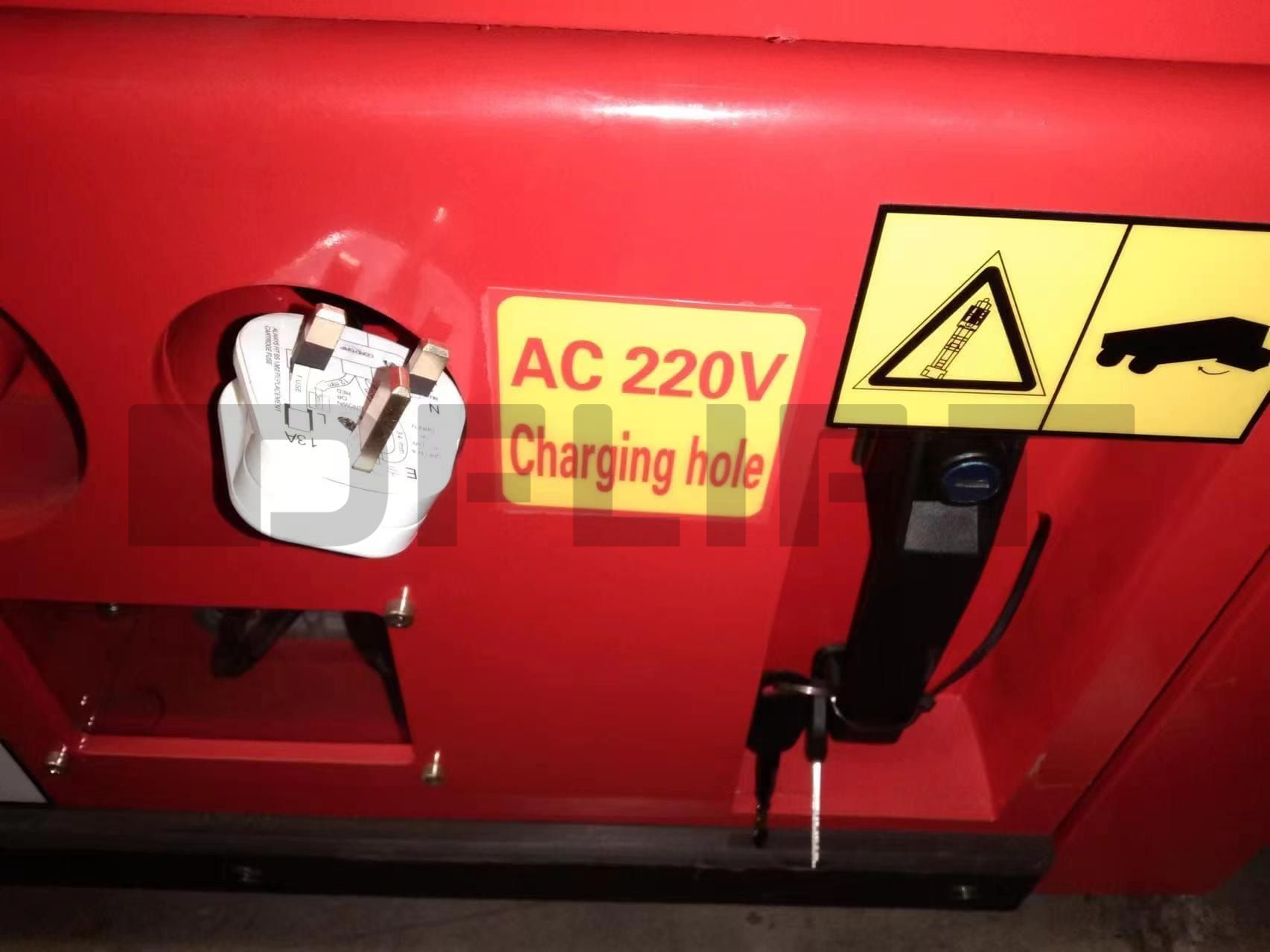 detail of self propelled scissor lift