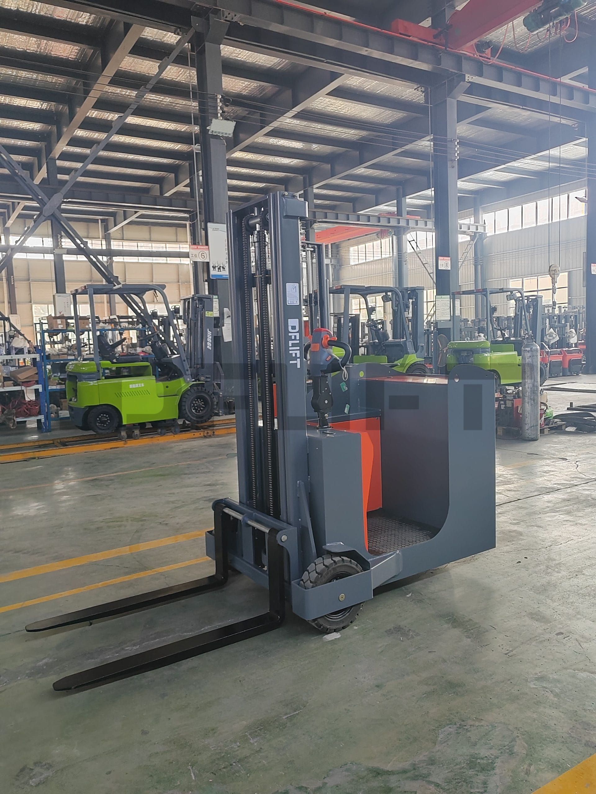 electric forklift 1 scaled