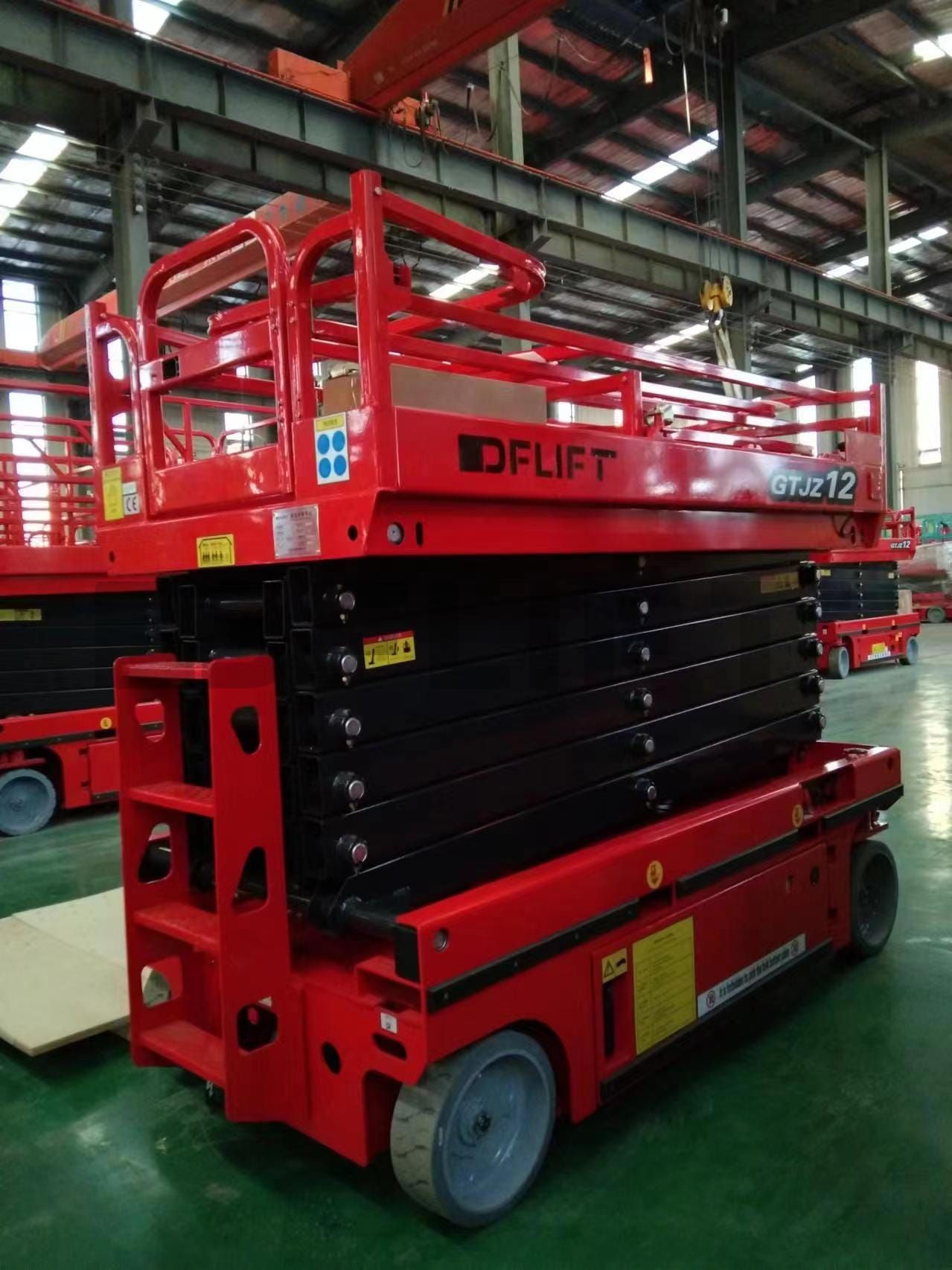 self propelled scissor lift 2 1