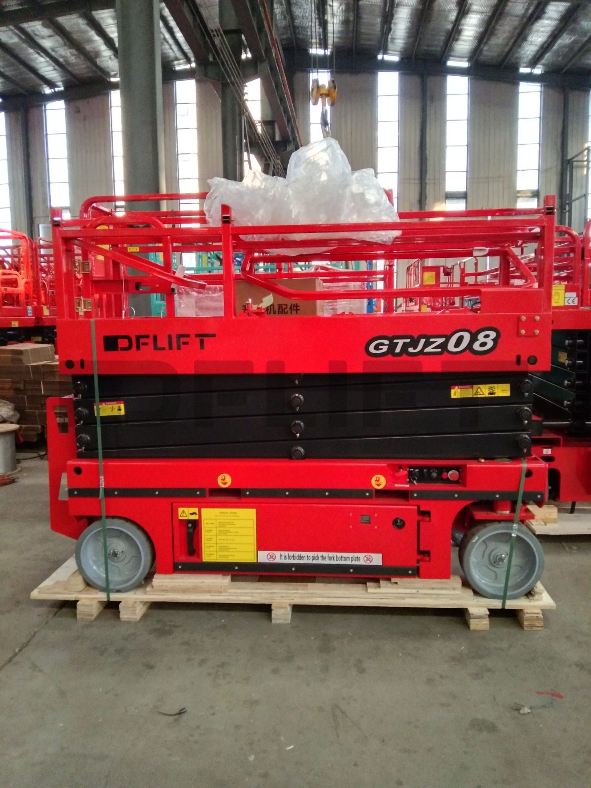 self propelled scissor lift packaging 1 scaled