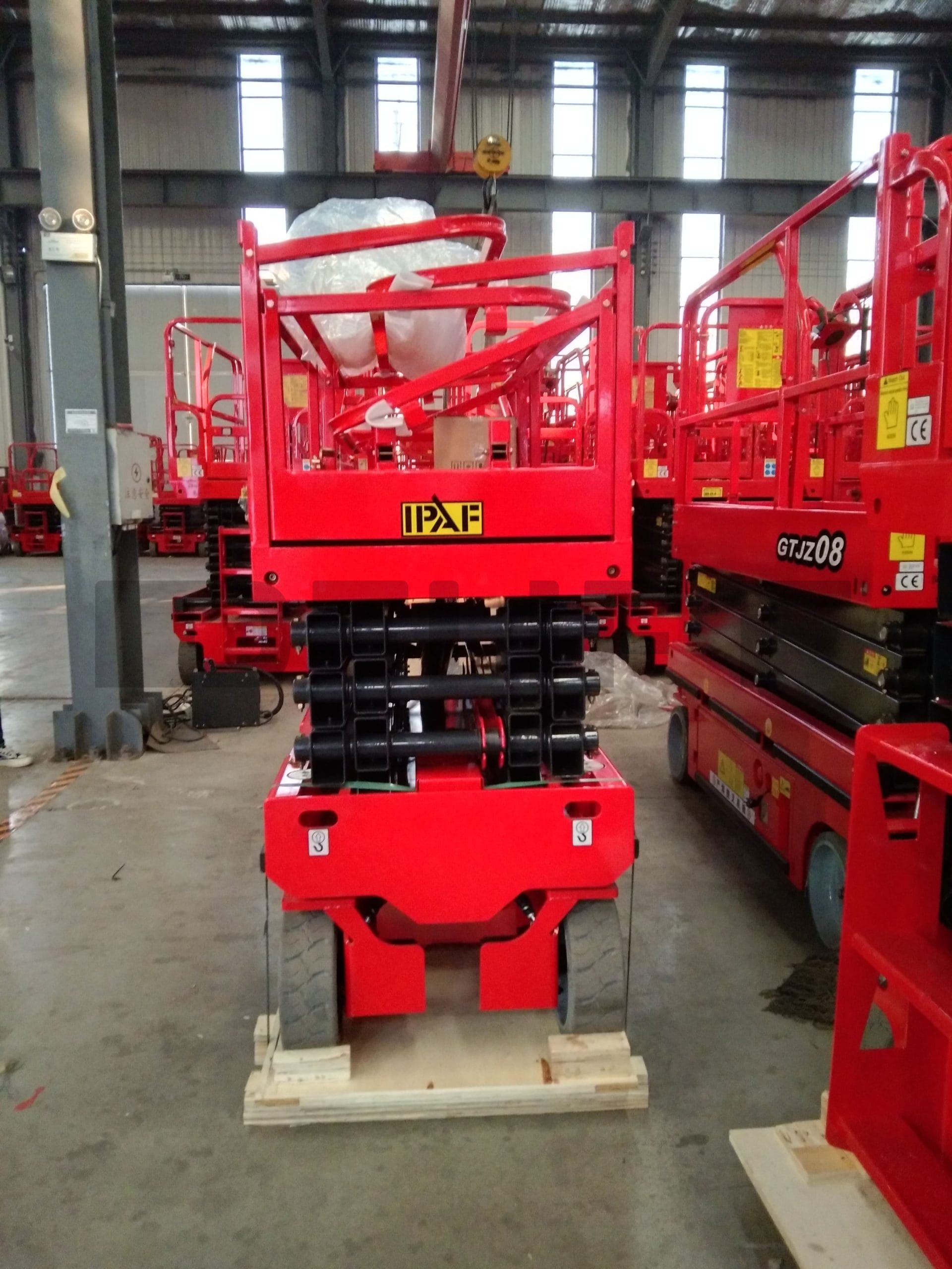 self propelled scissor lift packaging 2 scaled