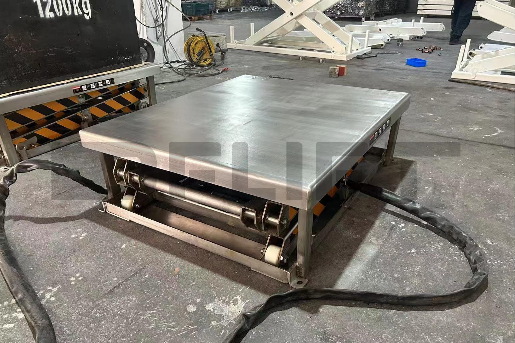 stationary scissor lift platform