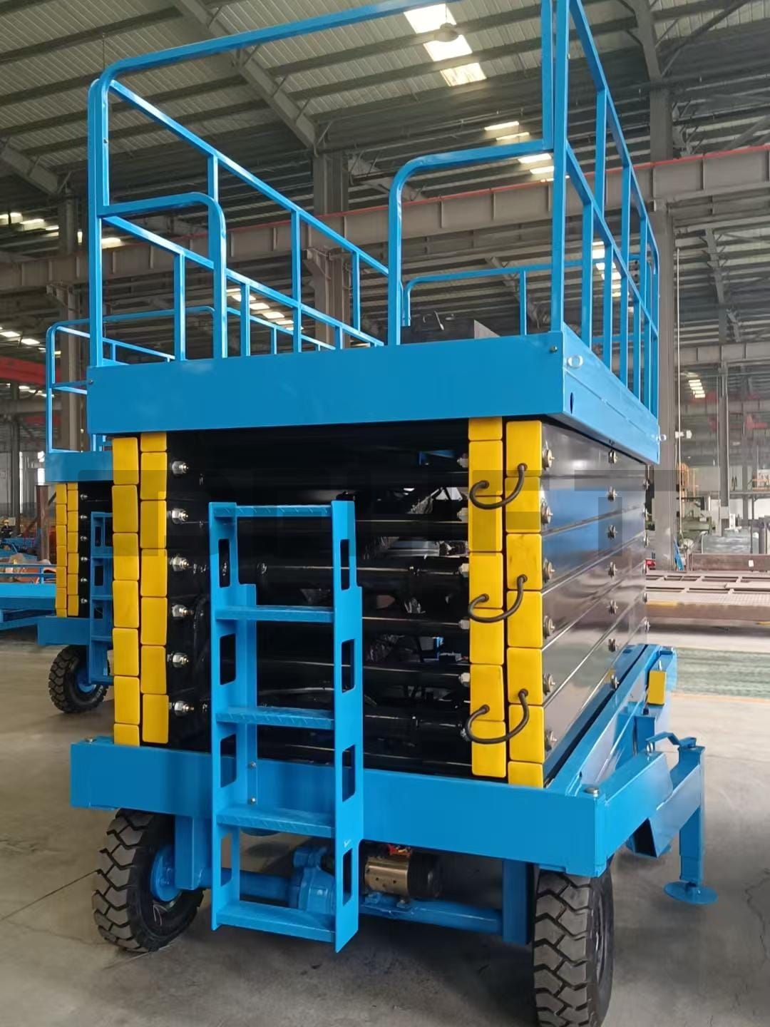 SJY0.3 18 Towable Scissor Lift 2