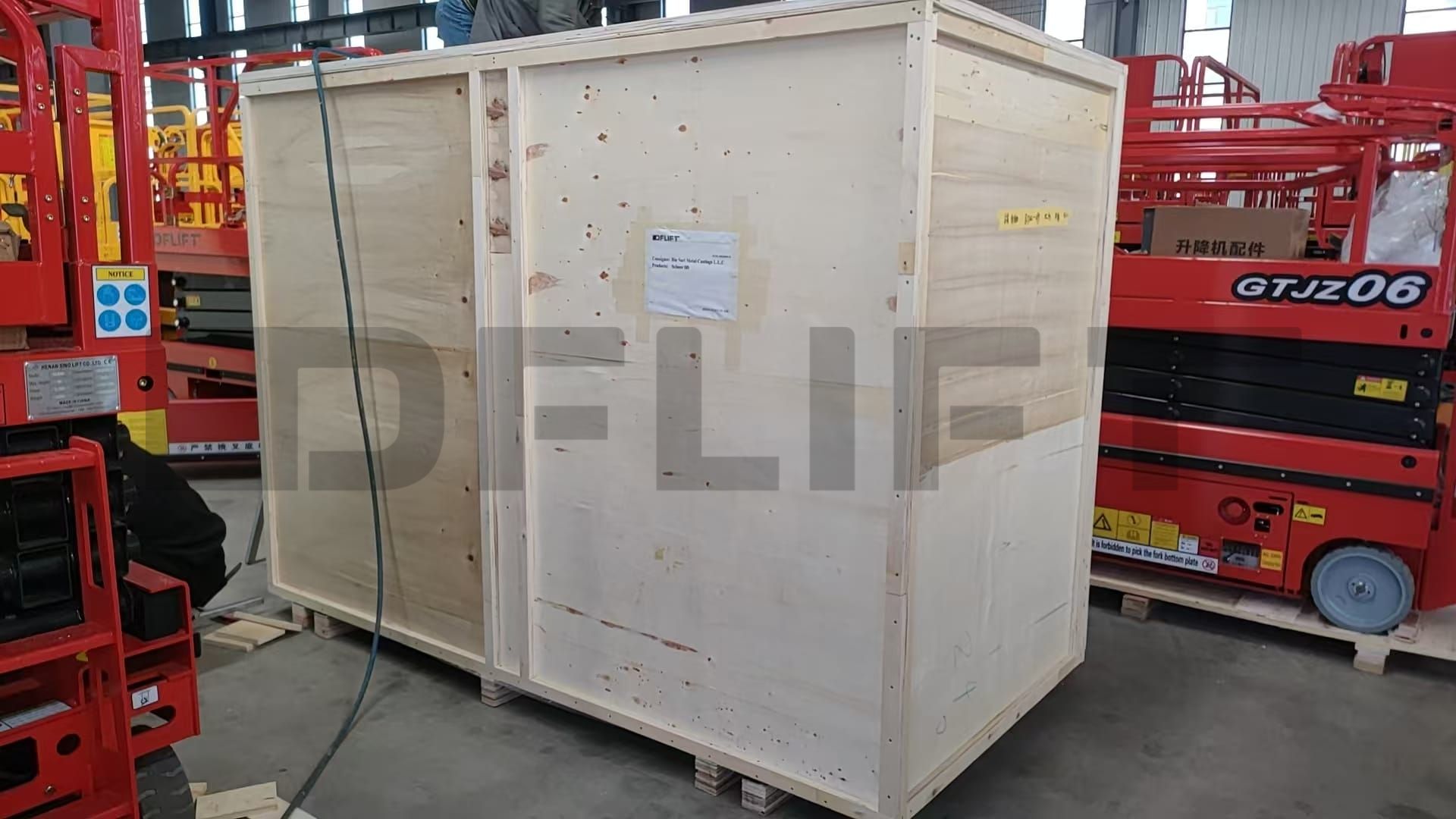 packaging of self propelled scissor lift 2