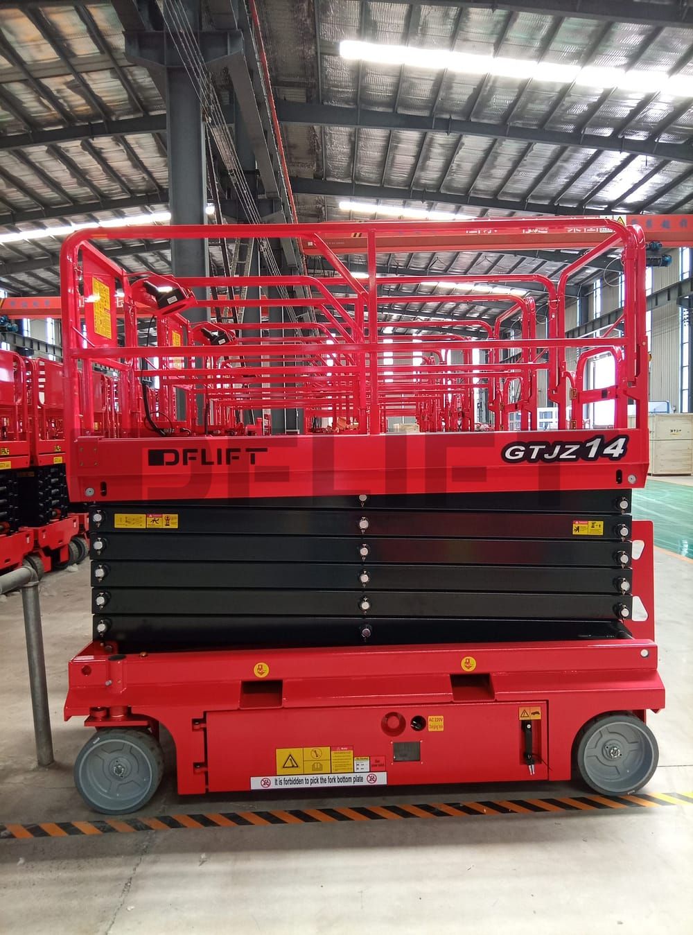 Scissor Lift1 scaled