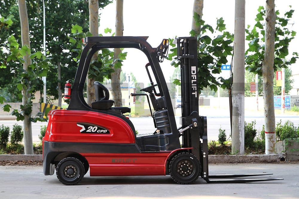 Electric forklift2 scaled