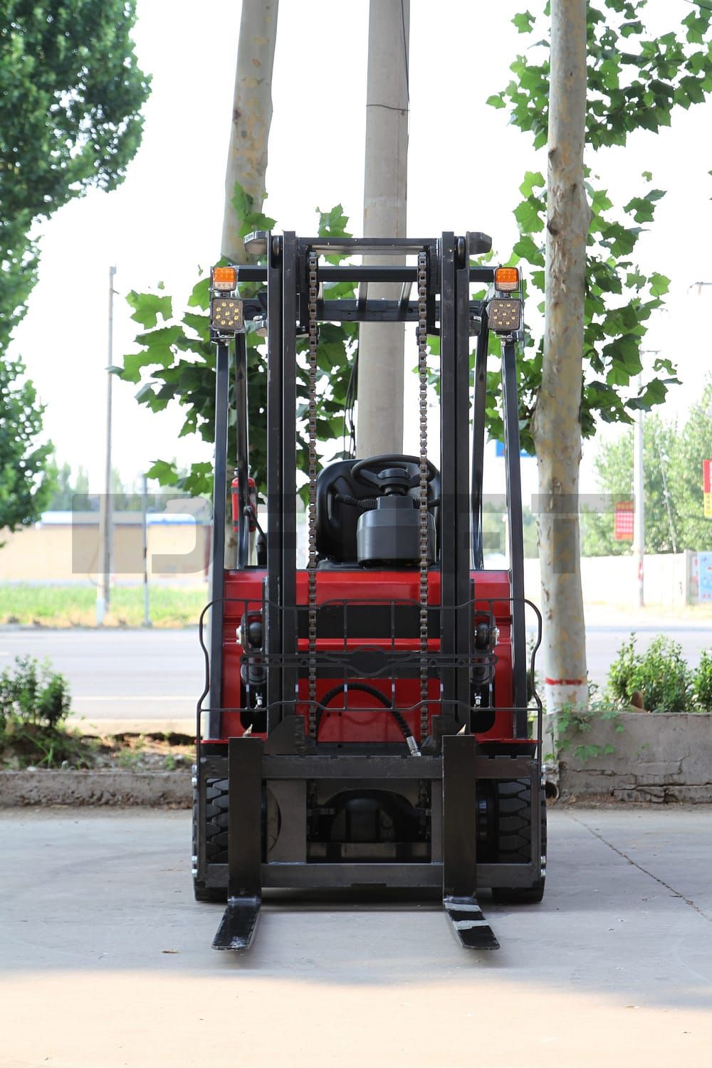 Electric forklift3 scaled