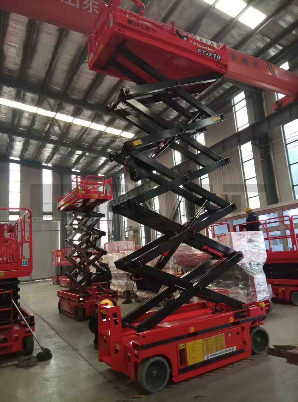 رافعة مقصية ذاتية الدفع 1