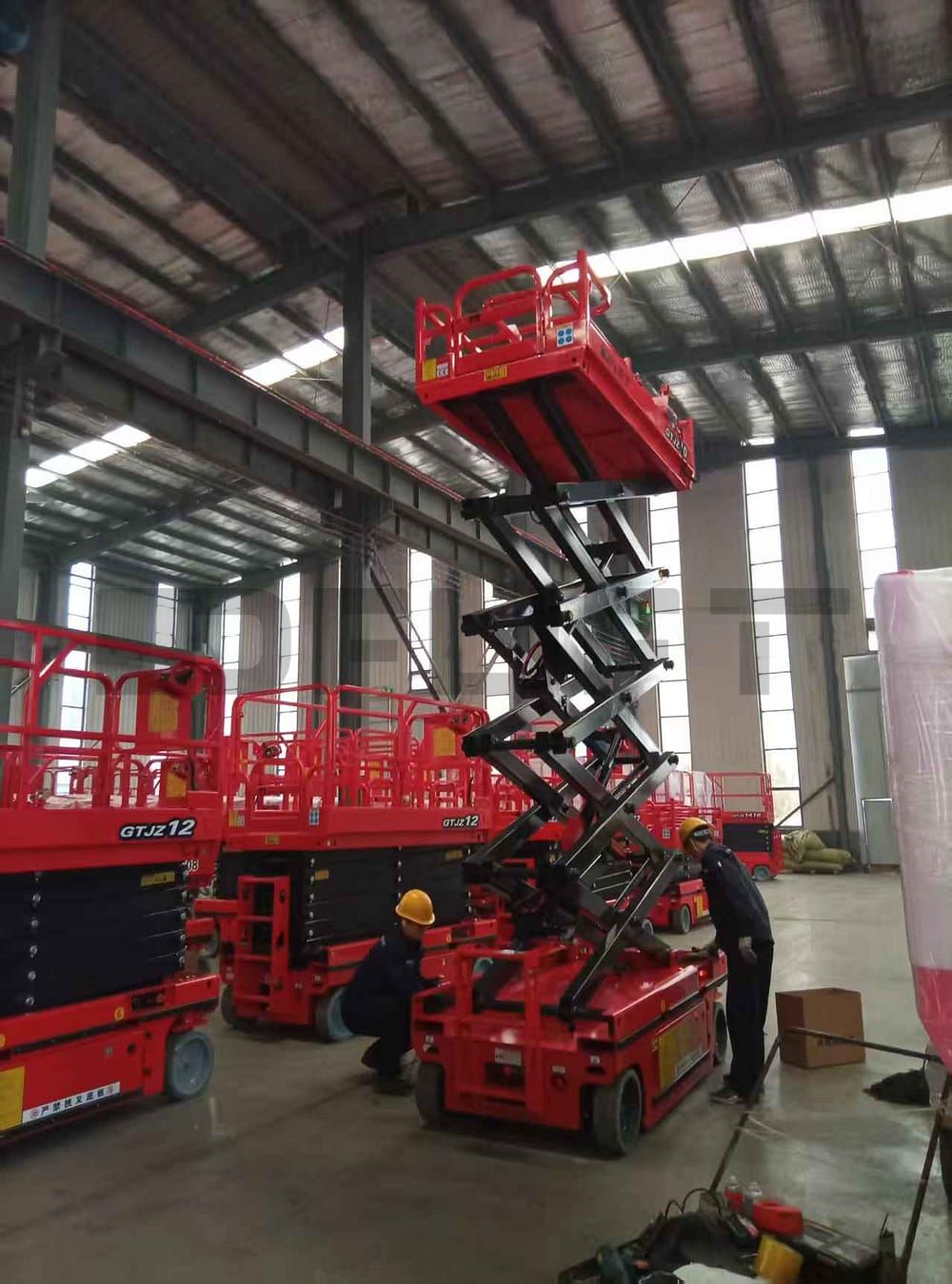 رافعة مقصية ذاتية الدفع 5